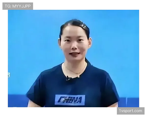 何卓佳训练完啃馒头配白开水，这自律看得我饭都吃不香了