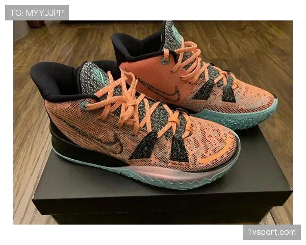 欧文又换发型了，这回连训练都戴着那顶毛线帽，真不怕热？